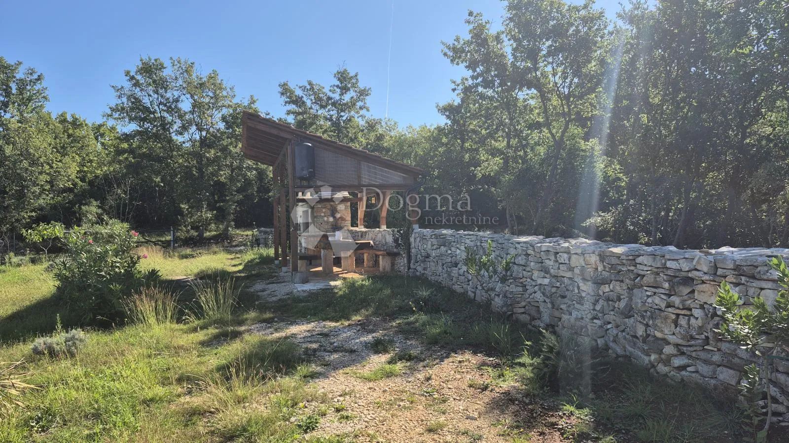 poljoprivredno zemljište sa istarskim kažunom i maslinama 13979 m2 - slika 4