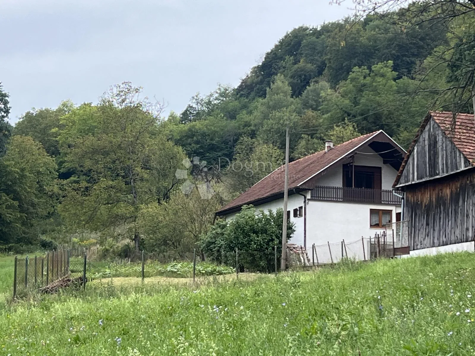 kuća s velikim zemljištem – idealno za turizam i obiteljski život - slika 17