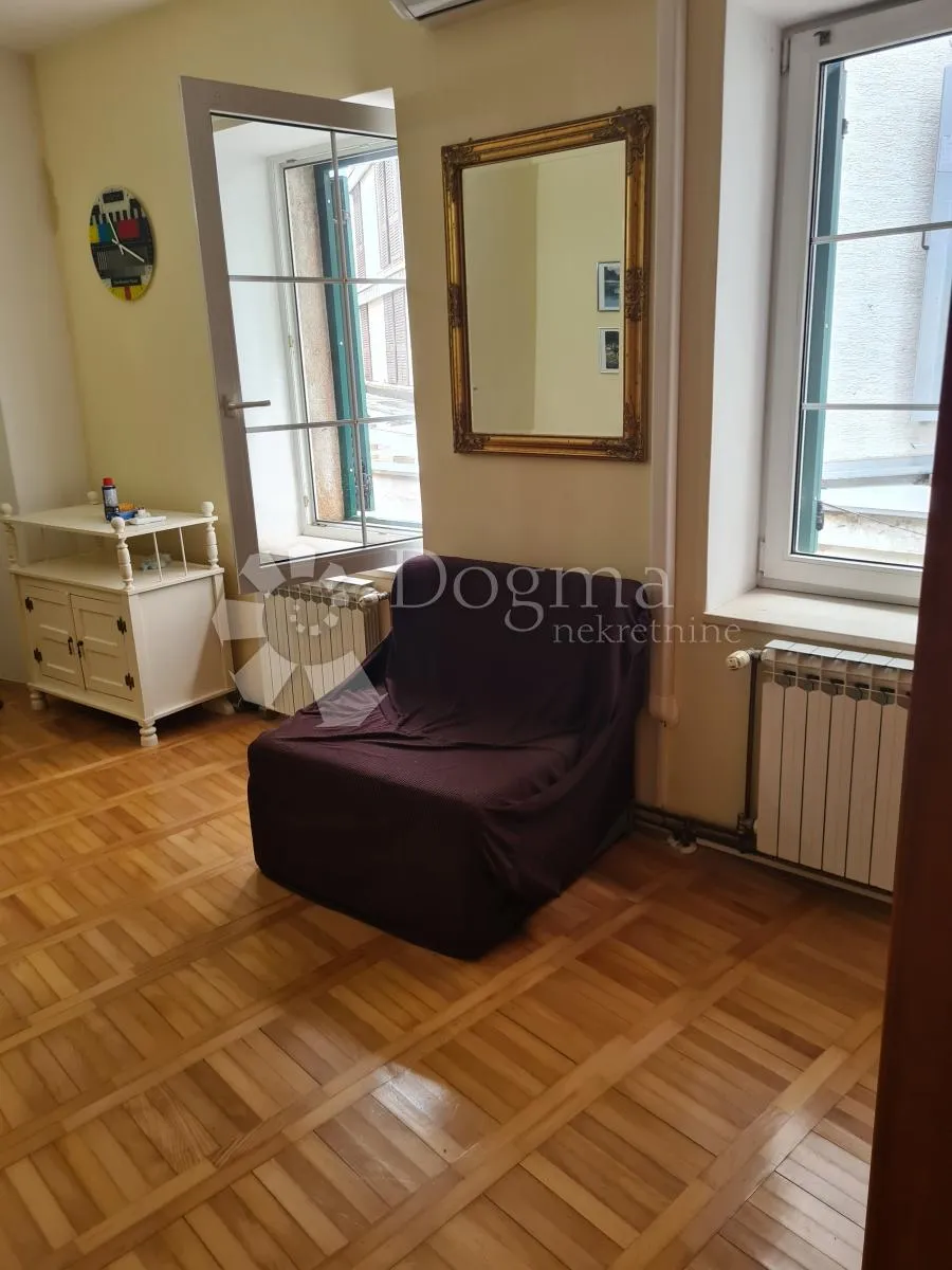 šibenik centar - kamena kuća blizu rive - slika 32