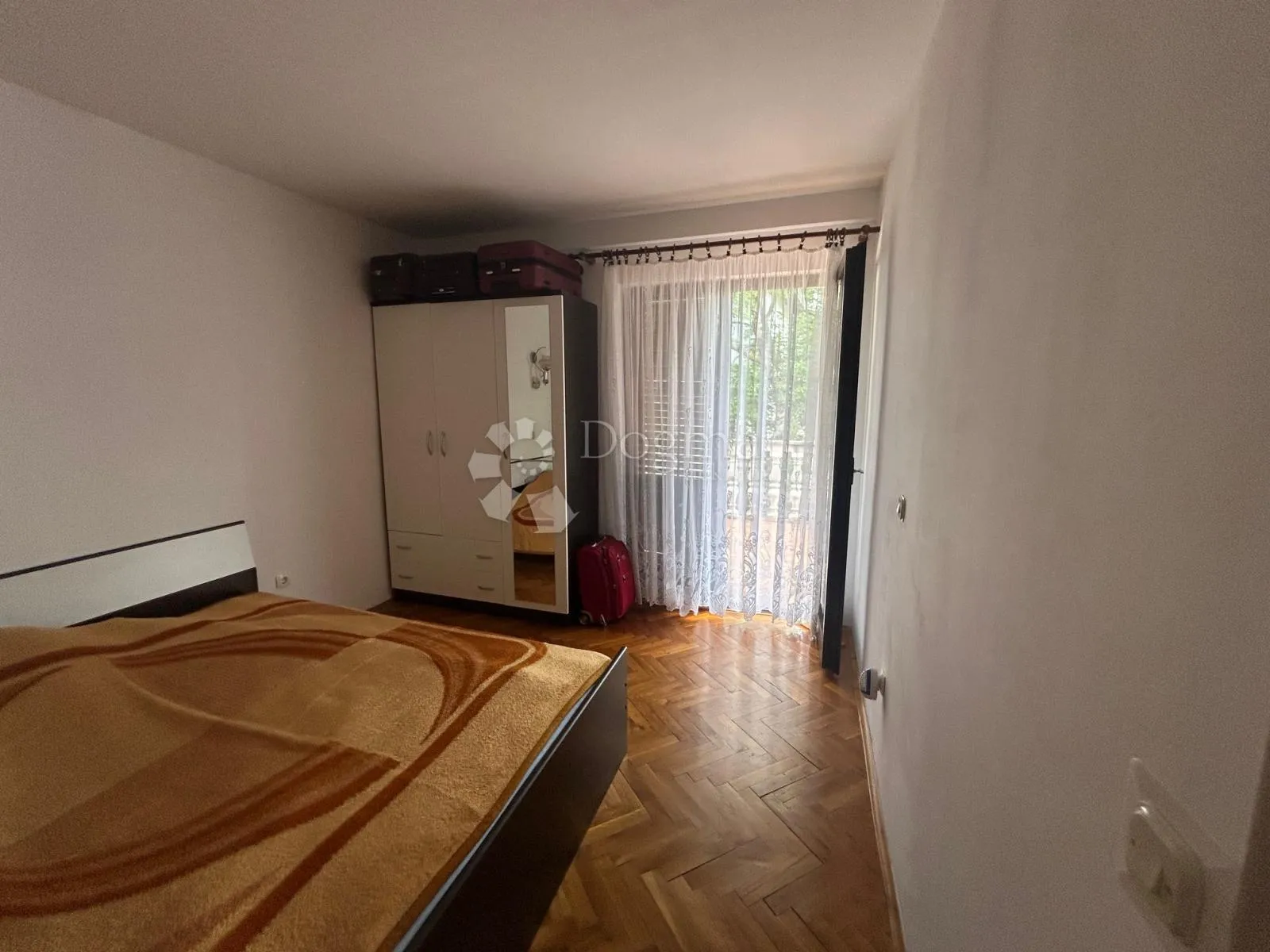 dvojna kuća okružena prirodom - slika 8