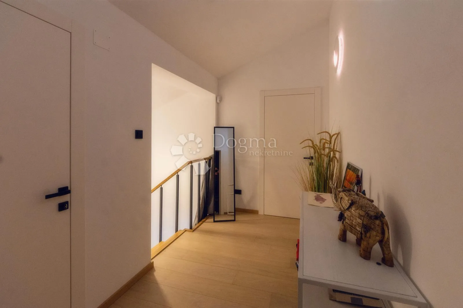 villa sa prekrasnim pogledom na more i bazenom - slika 24