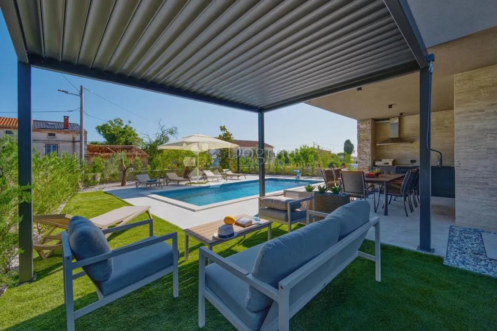 nova villa s bazenom, saunom i jacuzzijem - slika 24