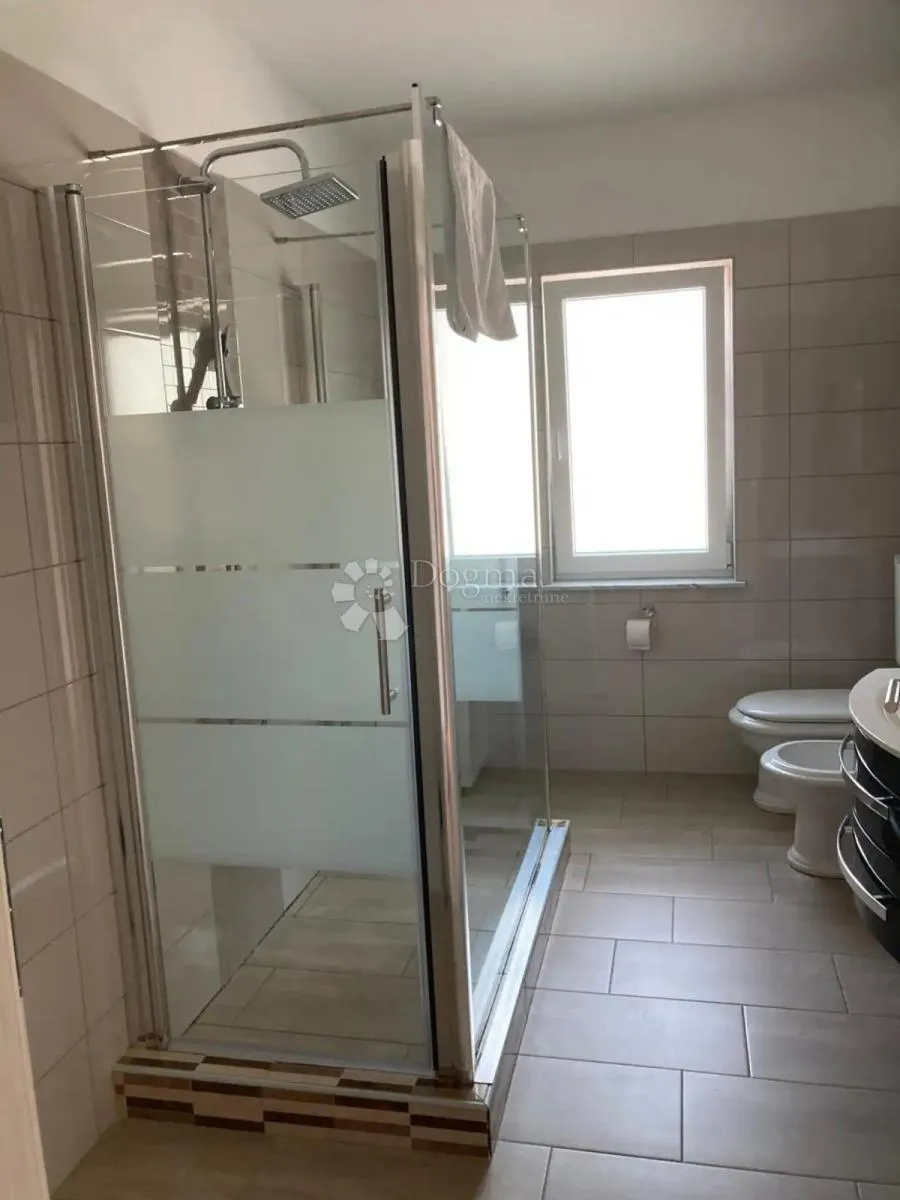 kuća s bazenom, 1000m2 okućnice, panoramski pogled - slika 27