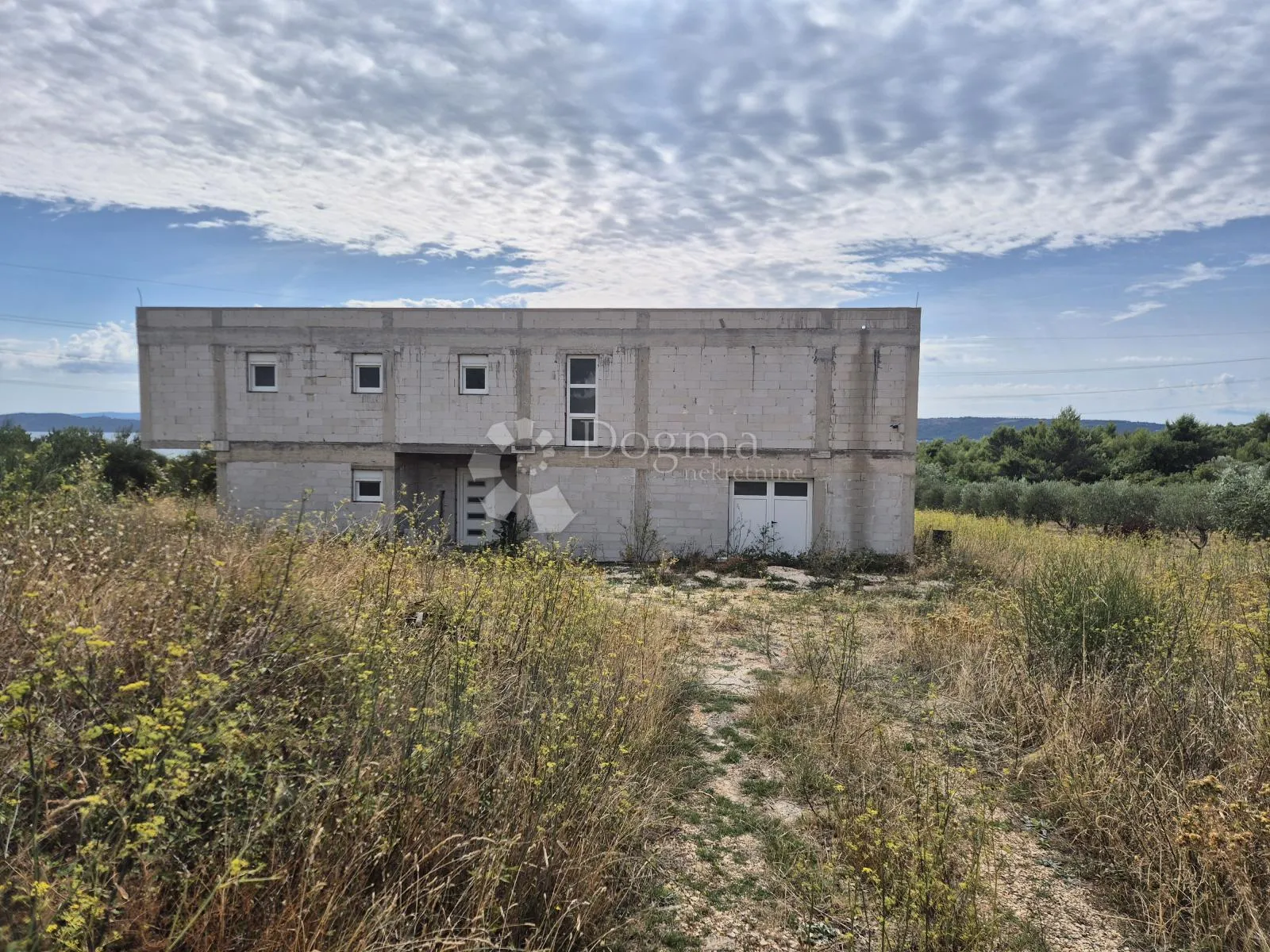 zemljište 2200m2 sa kućom 423m2 - slika 15