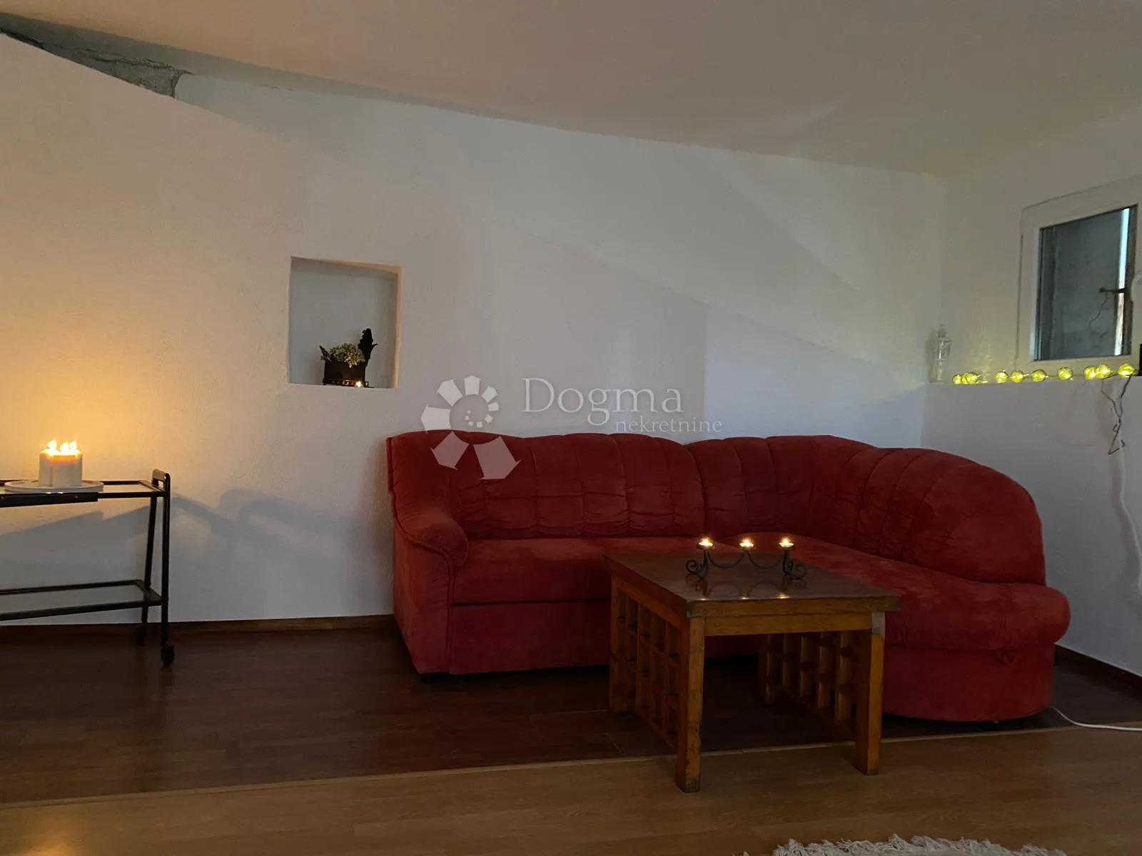 apartmanska kuća na 10-tak km od buzeta! - slika 8