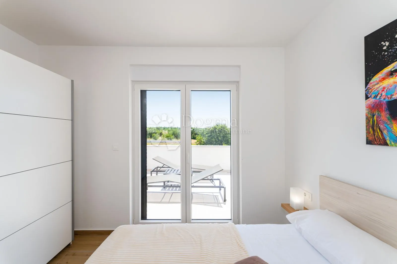 moderna vila s bazenom u žeravi - slika 30