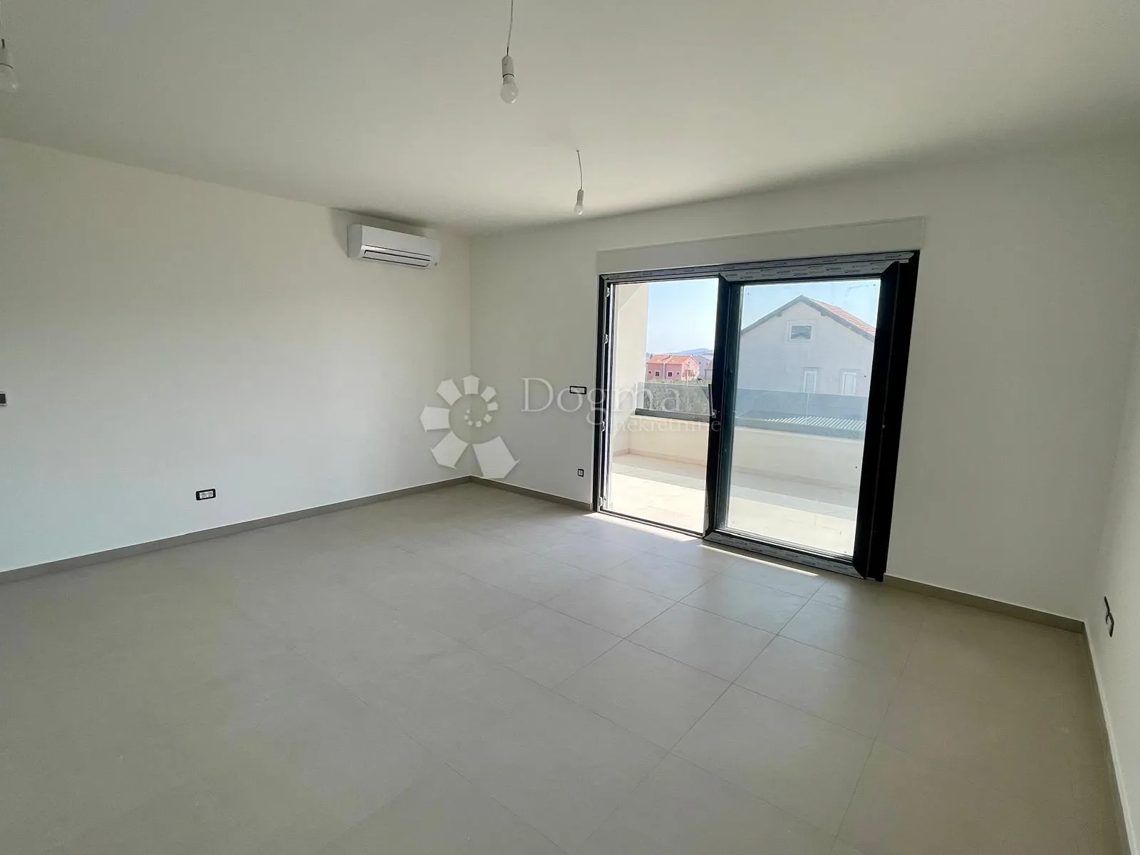 stan vodice novogradnja - slika 7