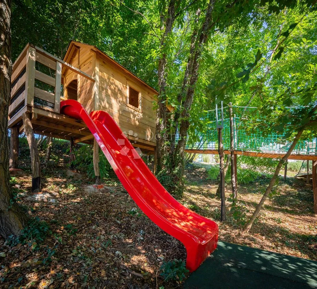 prostrana villa s bazenom i sadržajima na rubu sela - slika 42