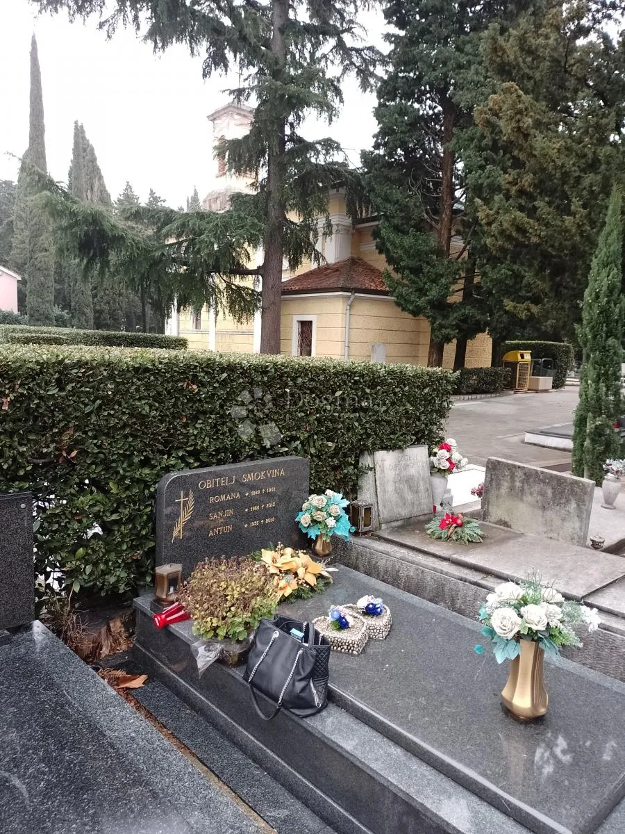 prilika posebno grobno mjesto !! - slika 83