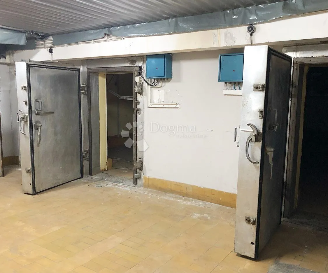 prilika za investiciju !! poslovni prostor prodaja-dubrava - slika 11