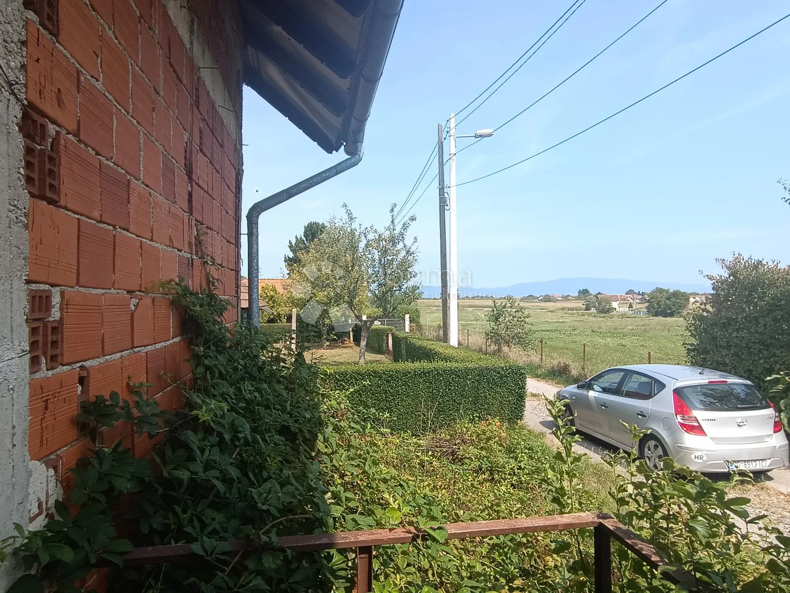 nezavršena kuća - slika 1