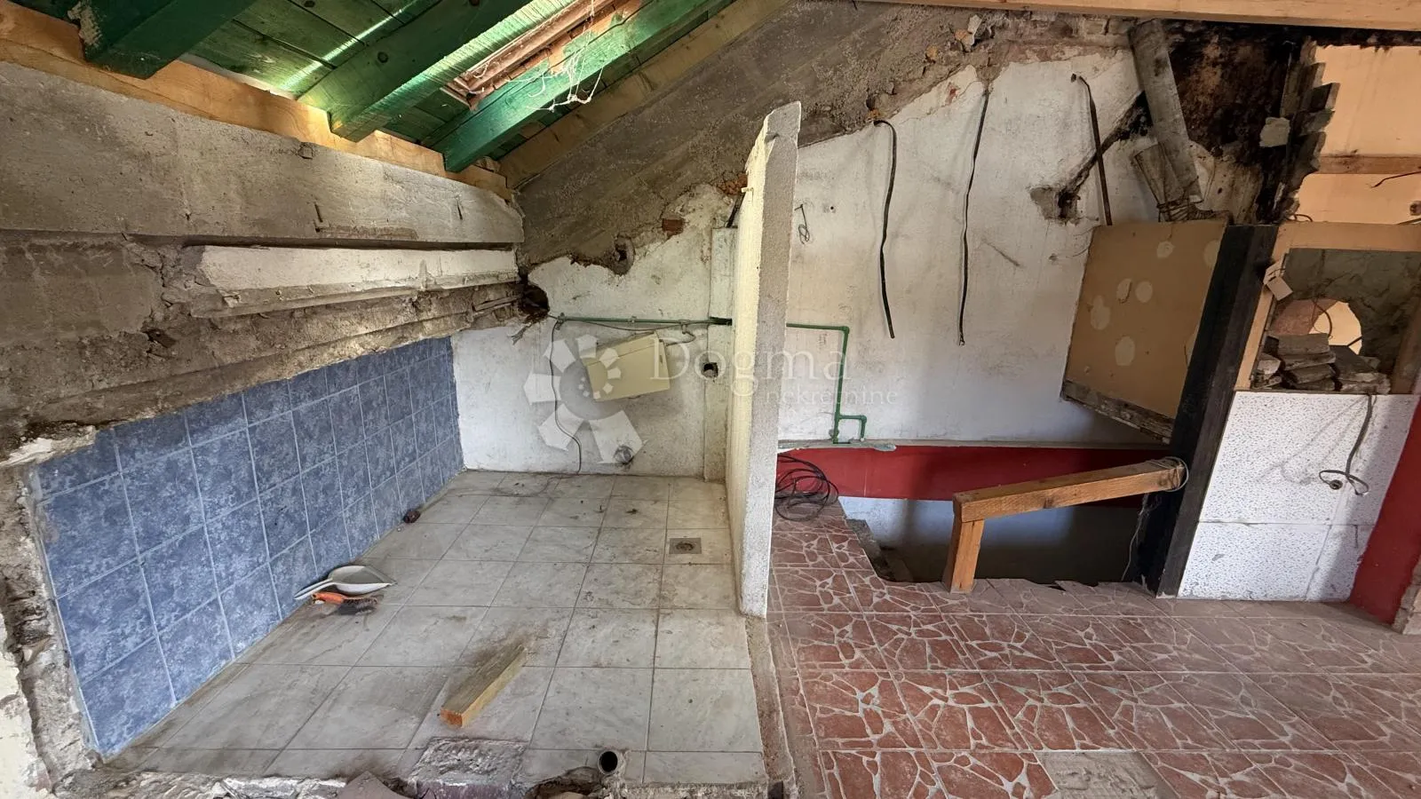 autentičan stan s privatnim dvorištem u srcu grada - slika 2