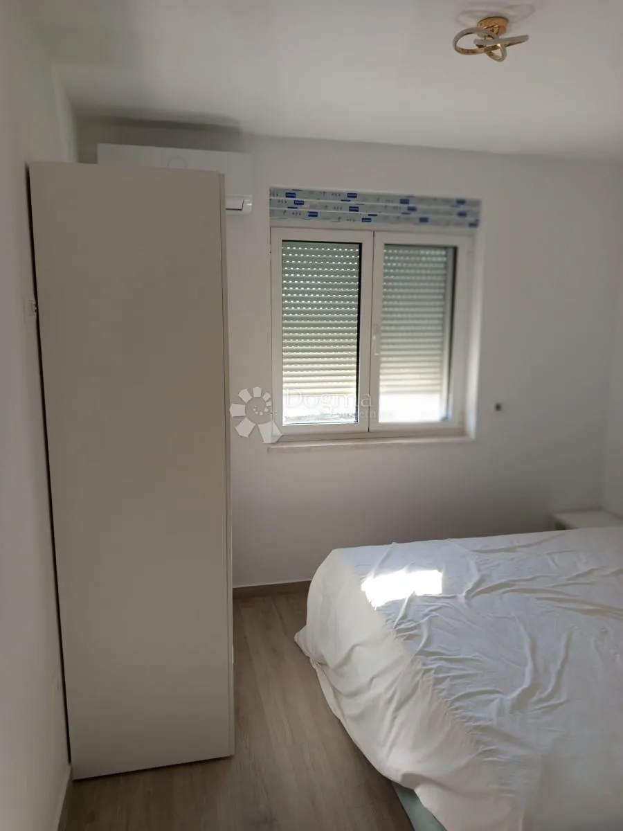 prizemnica sa bazenom i 3 spavaće sobe - slika 11