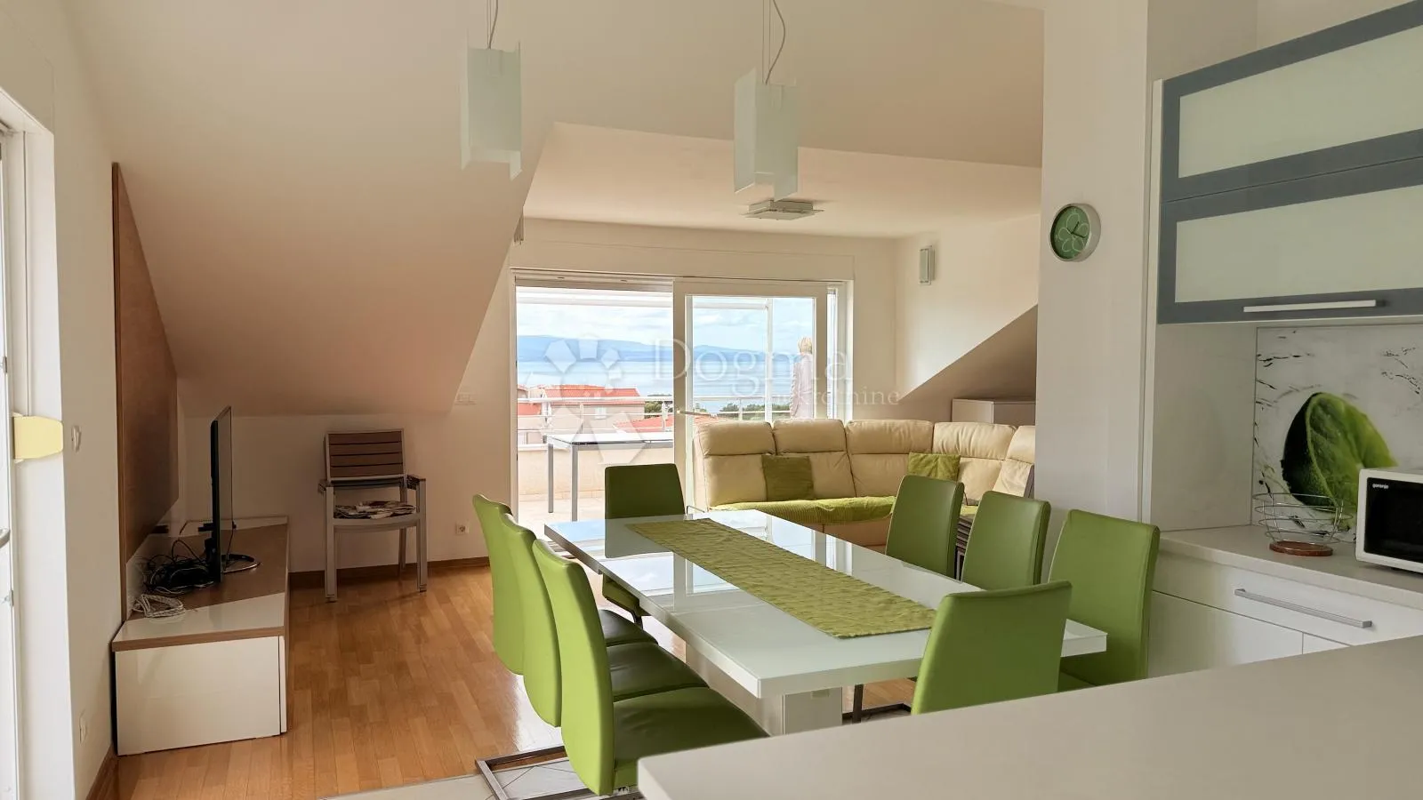 penthouse u baškoj vodi – dvoetažni, kompletno namješten - slika 2