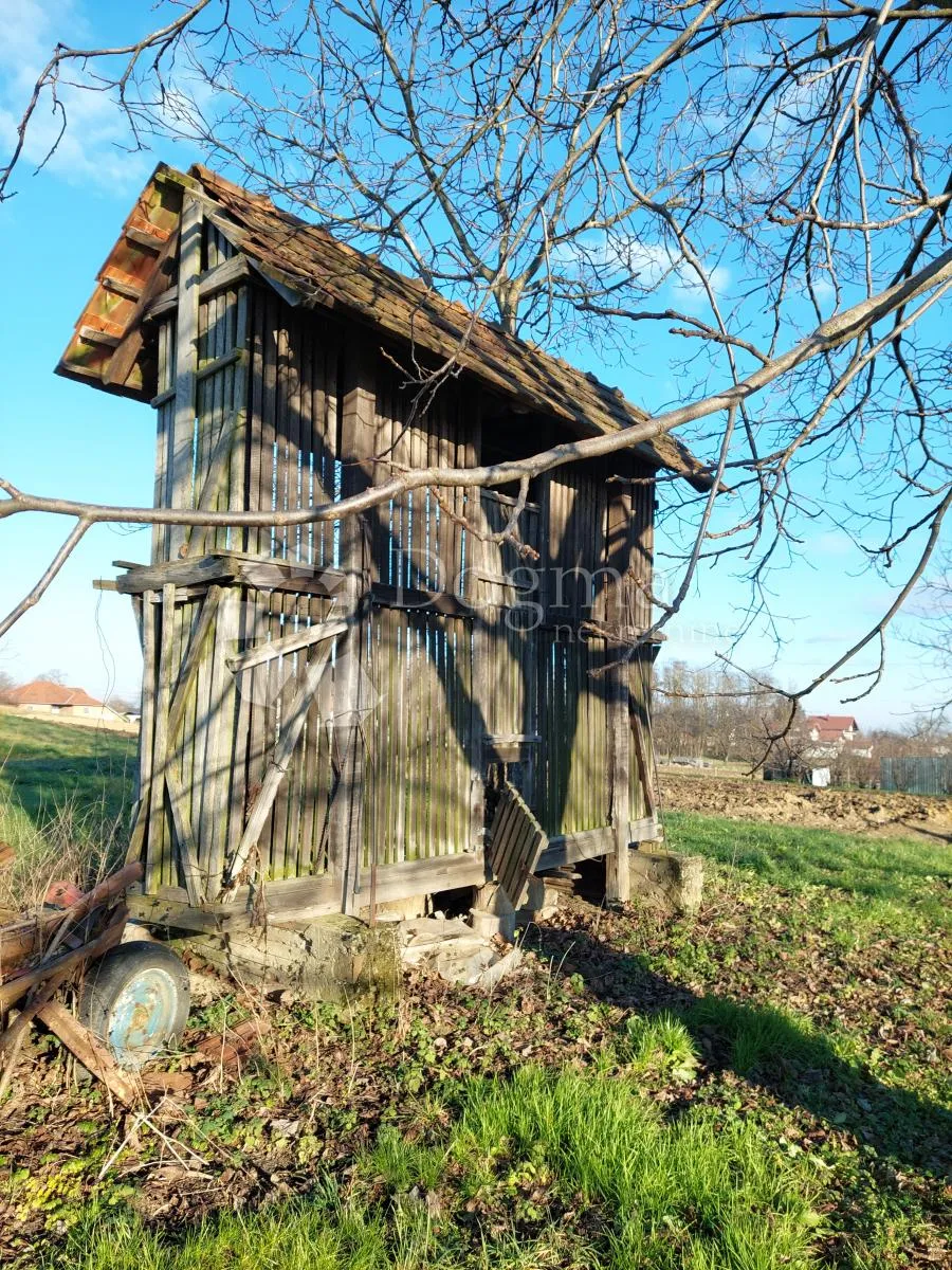 građevinsko zemljište sa kućom za rušenje - slika 8
