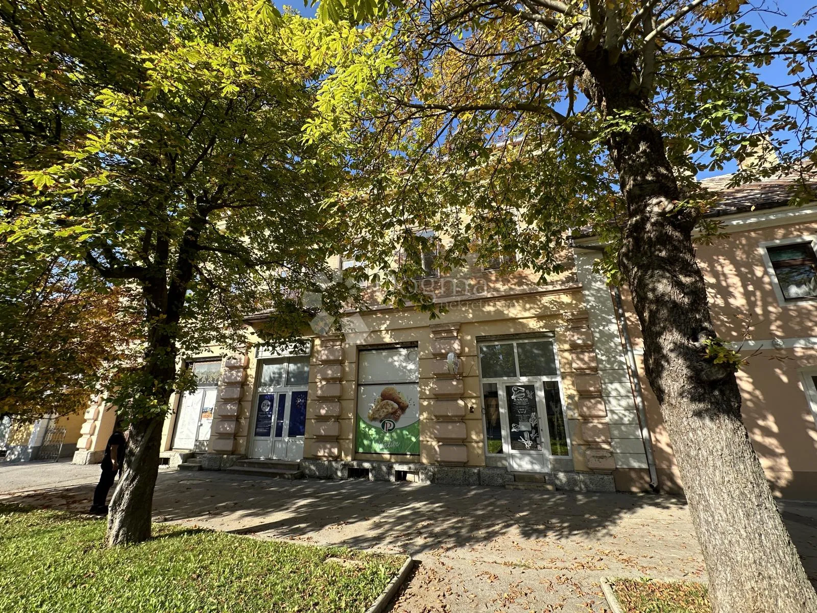 poslono stambena zgrada centar otočac - slika 1