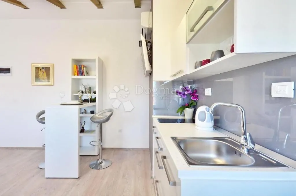 atraktivan stan s dva apartmana iza hnk-a - slika 31