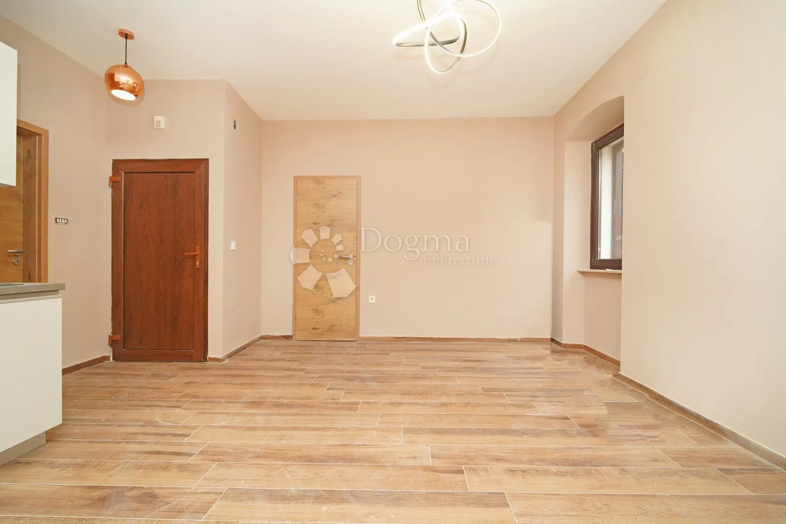 poreč centar-renovirani stan 50 m² - slika 3