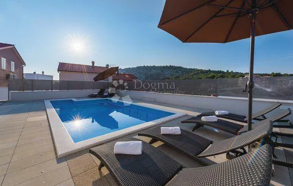 stivašnica- villa s bazenom na top lokaciji - slika 18