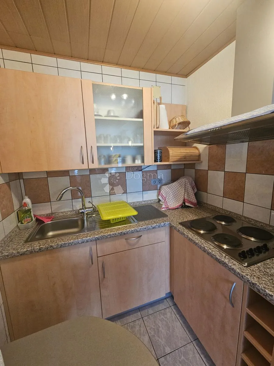 samostojeća kuća u blizini malinske! - slika 16
