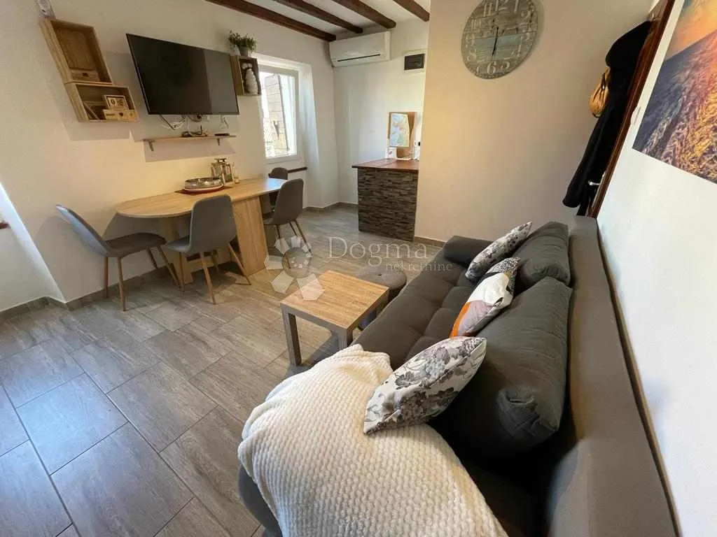 kuća sa 3 apartmana u centru rovinja! - slika 17
