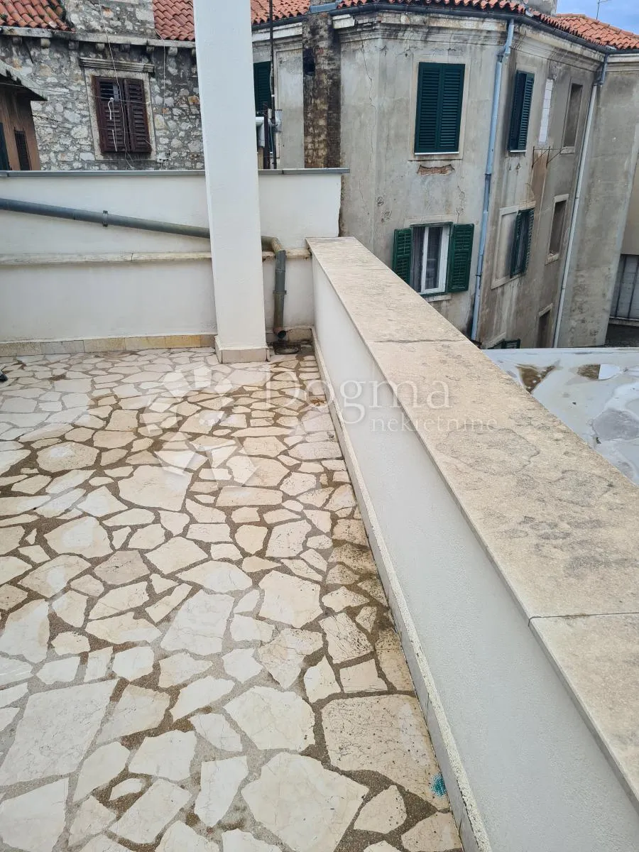 šibenik centar - kamena kuća blizu rive - slika 57