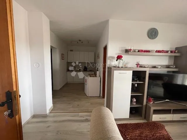 etaža kuće sa dva apartmana - slika 4