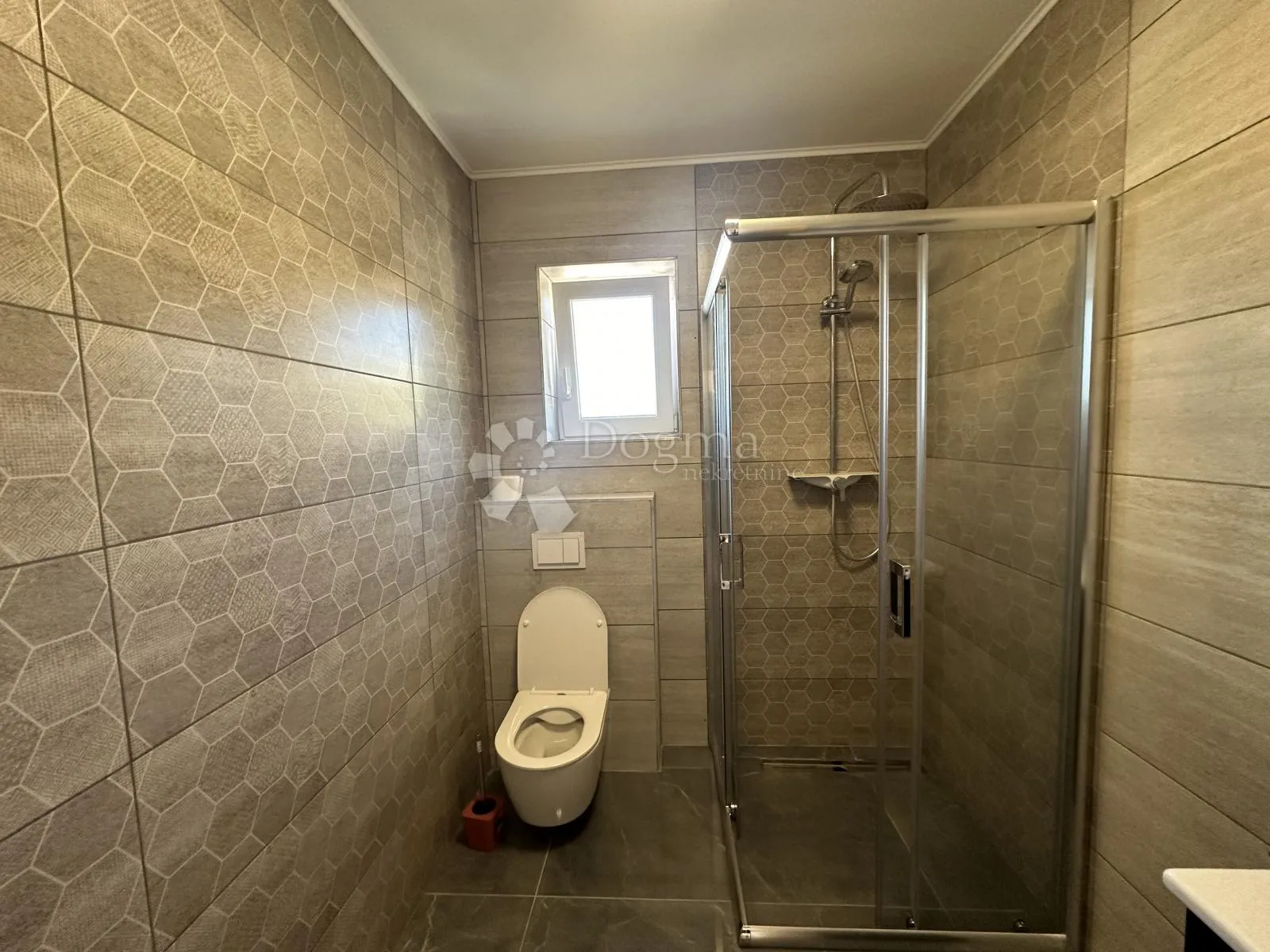 kuća sa 6 apartmana 550m2 u blizini mora - slika 15