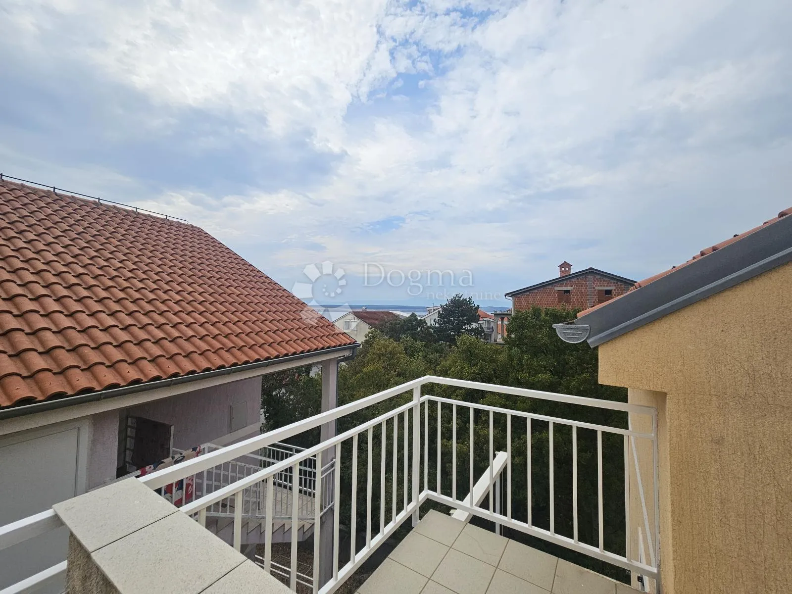 mali apartman s pogledom na more - slika 11