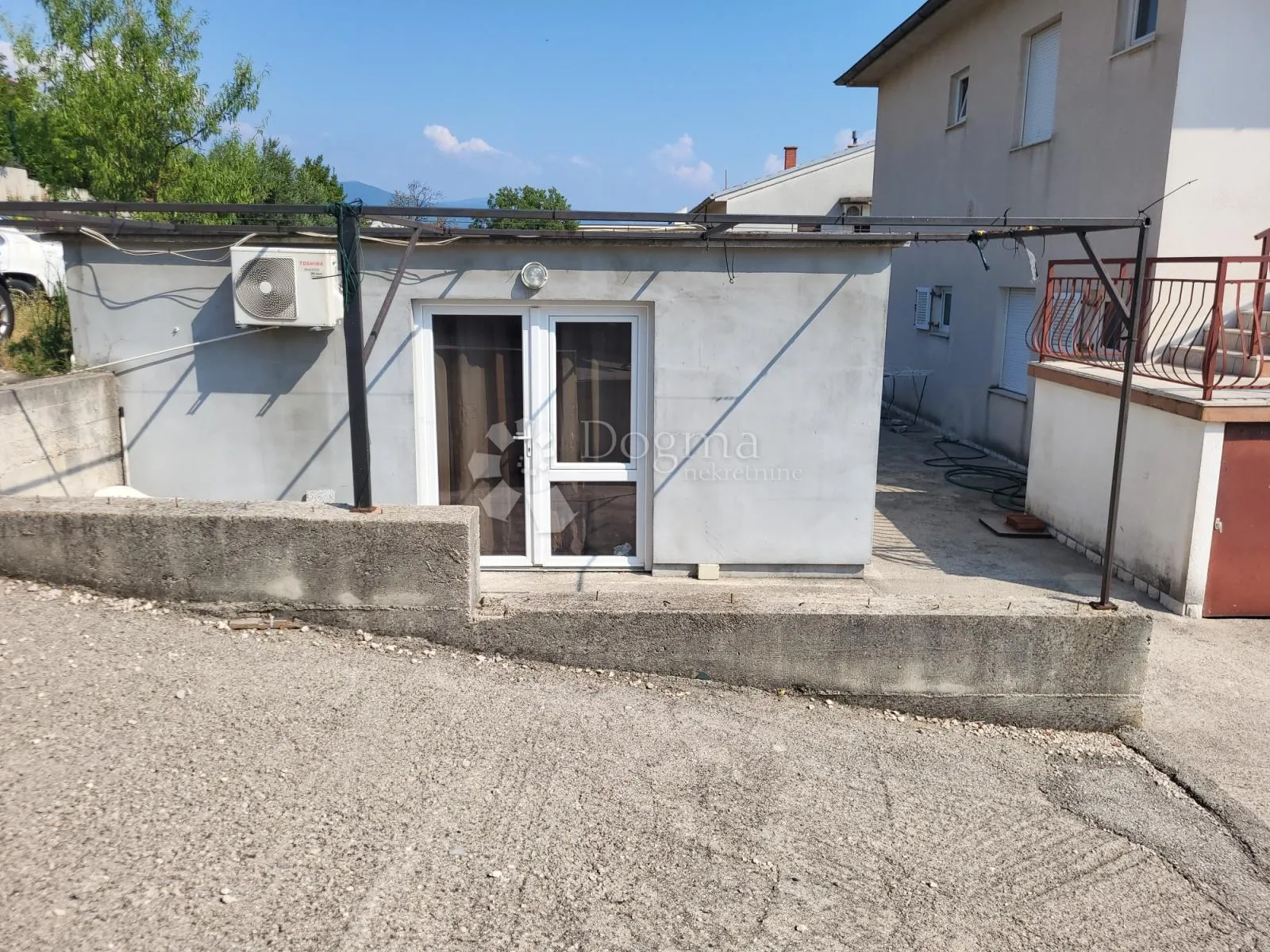 samostojeća kuća blizu mora - slika 13