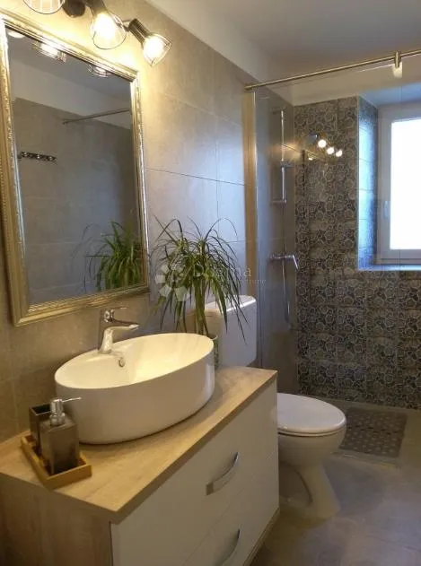 dugoročni najam – kuća lilla, 69 m² + 800 m² privatne okućnice, loborika - slika 6