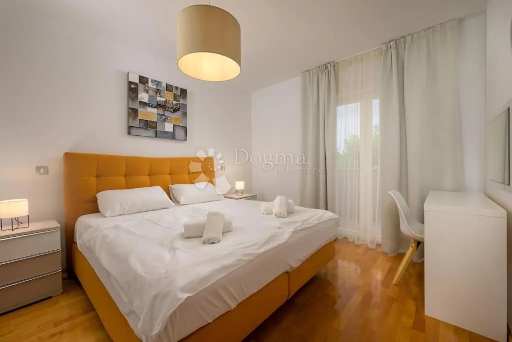 bale - prostrana vila s prekrasnom okućnicom - slika 27