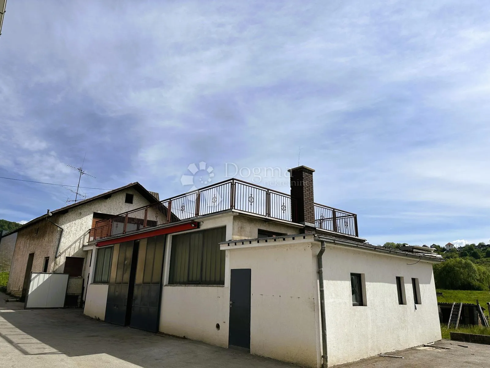 kuća s poslovnim prostorom pogodna za smještaj većeg broja ljudi - slika 38