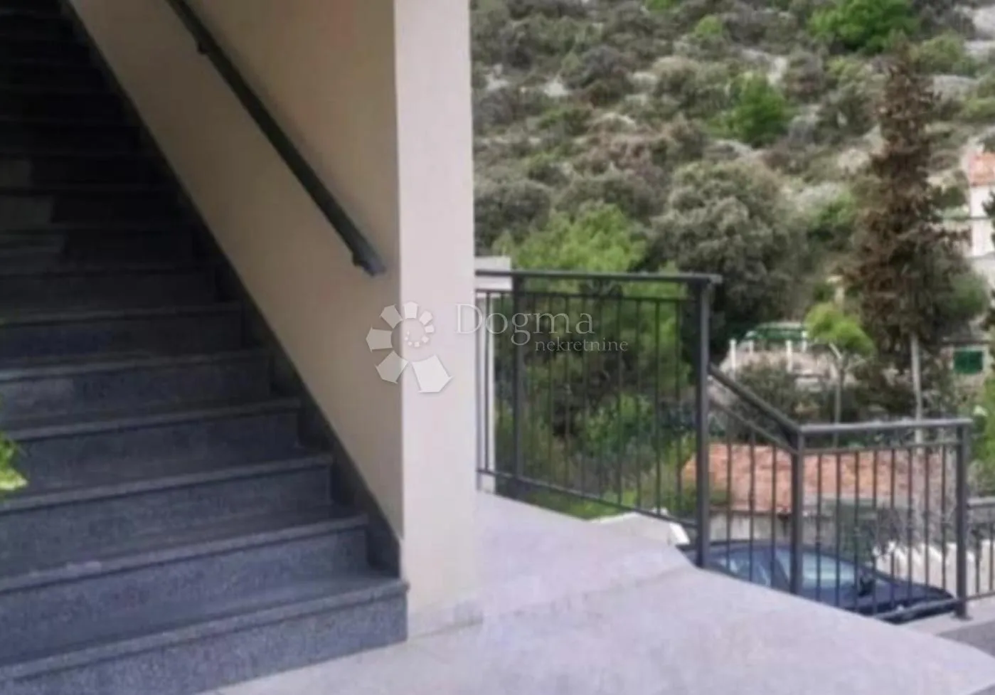 dvojna kuća sa tri apartmana, sevid - slika 10