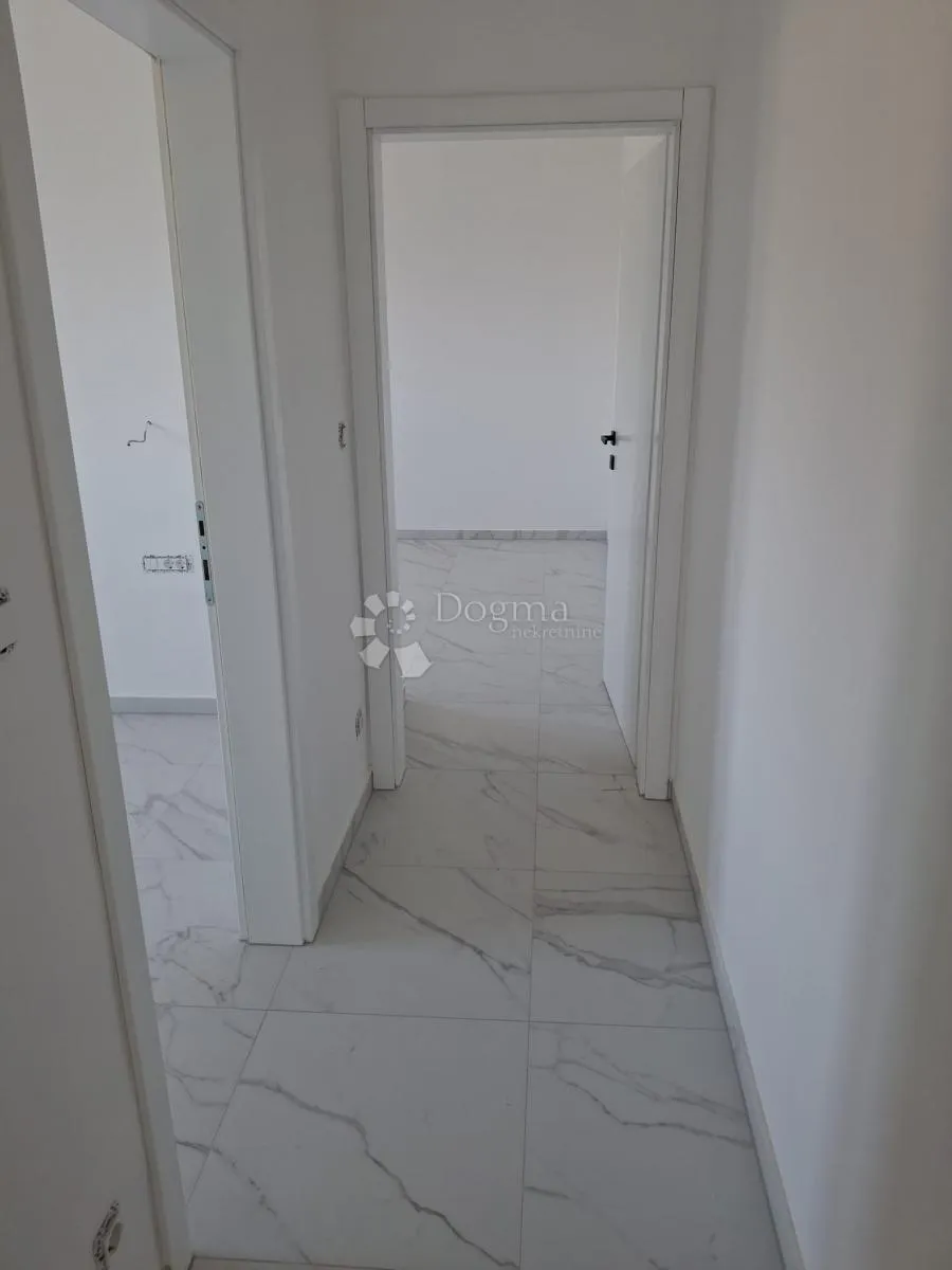apartman u kvalitetnoj novogradnji u barbatu blizu mora - slika 7