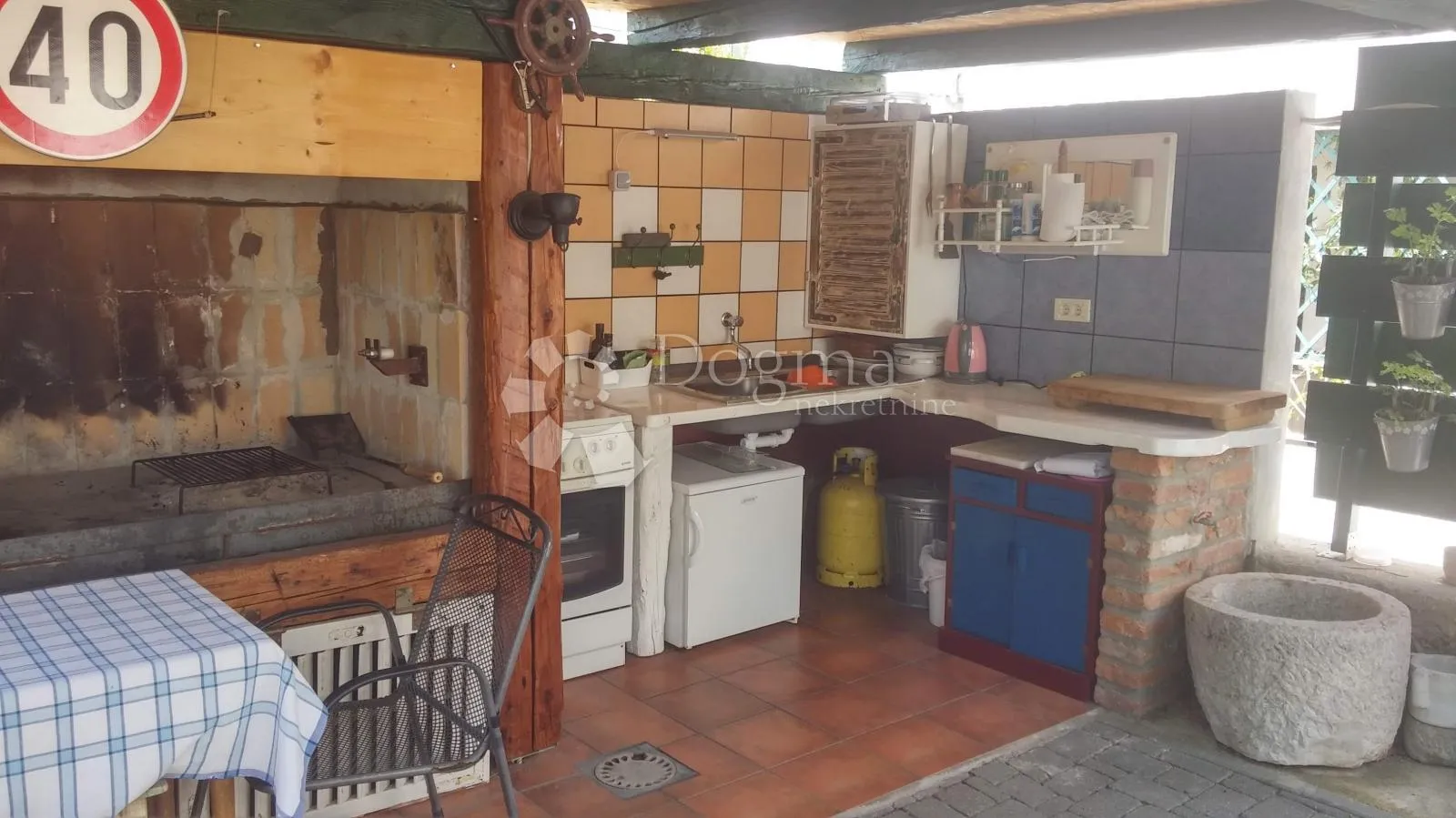 prekrasna kamena kuća u centru punta - slika 13