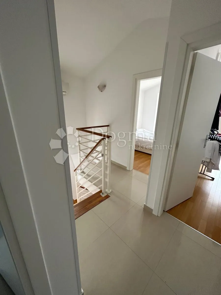 dvoetažni apartman u mirnom okružju - slika 6
