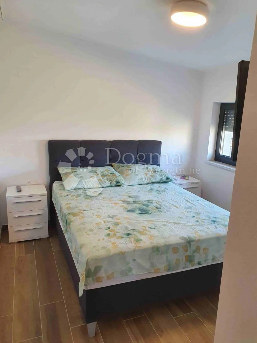 vila sa 4 apartmana, 2 bazena, 200 metara od mora - slika 22