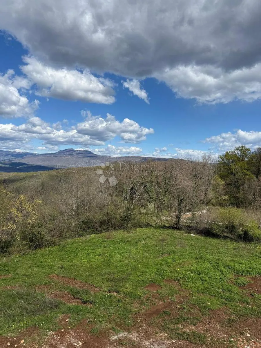 spuštena cijena!!! zemljište za villu iz snova! top pogled, na rubu sela - slika 2