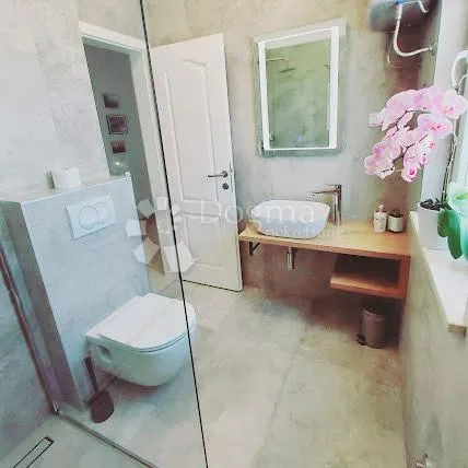 predivna kuća sa raskošnim vrtom - slika 11