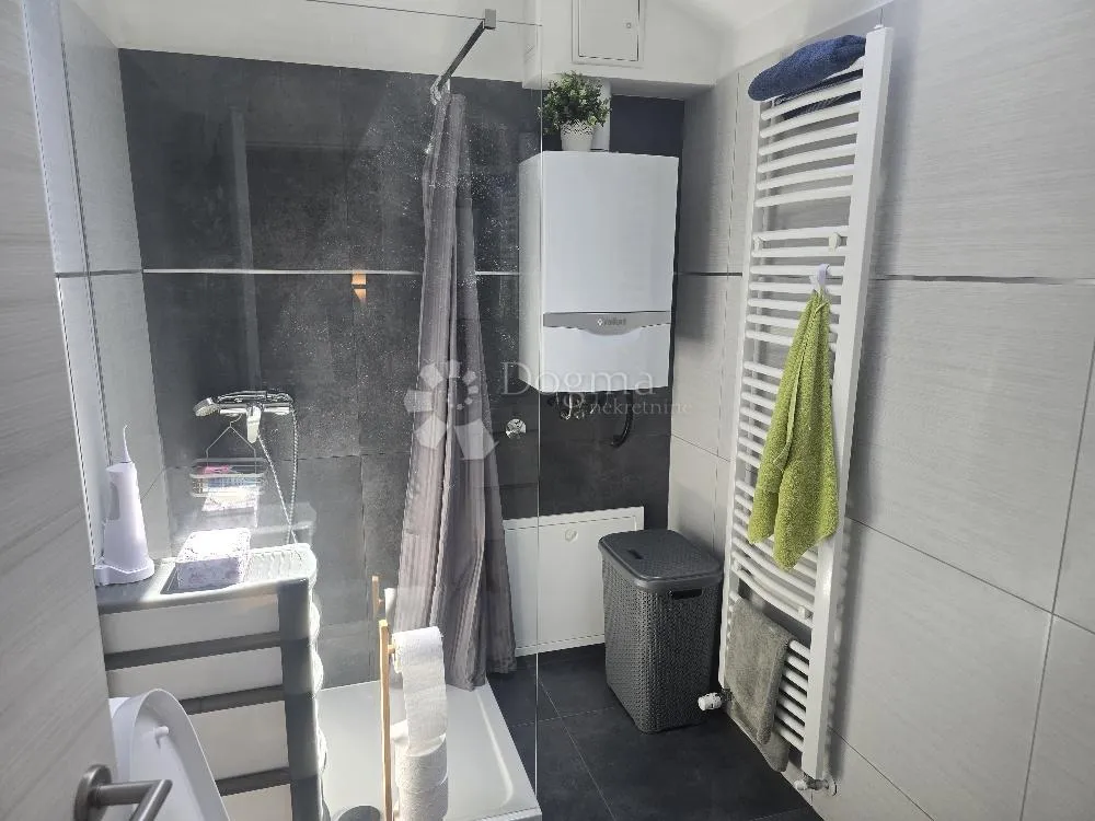viškovo,dvoetažni stan,5s+db - slika 15