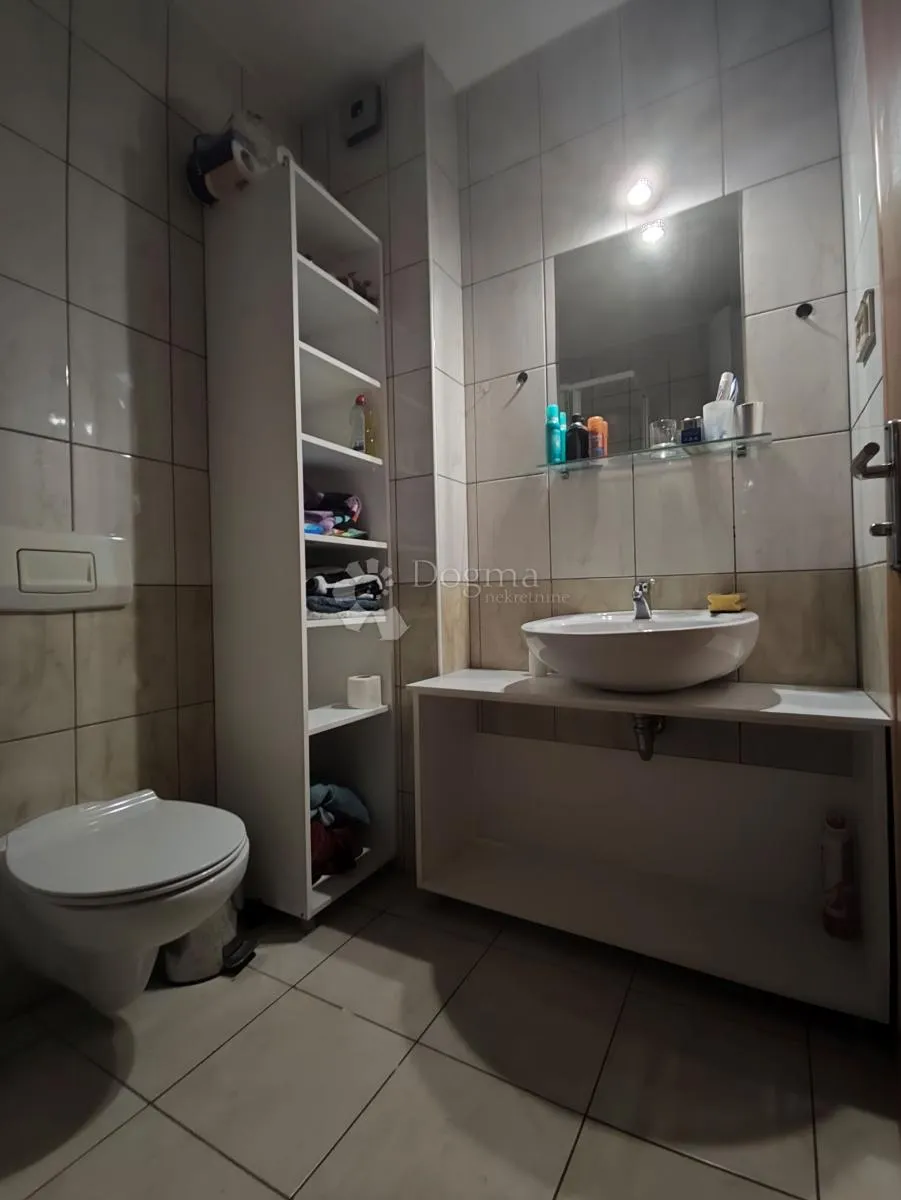 novouređeni apartman sa pogledom na more - slika 18