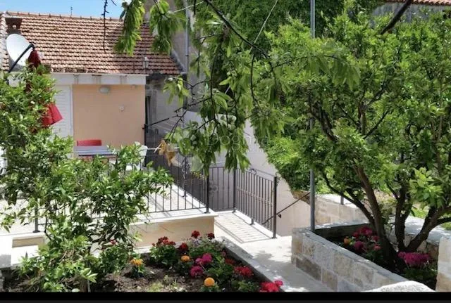 korčula, kuća na prodaju 1. red do mora - slika 9
