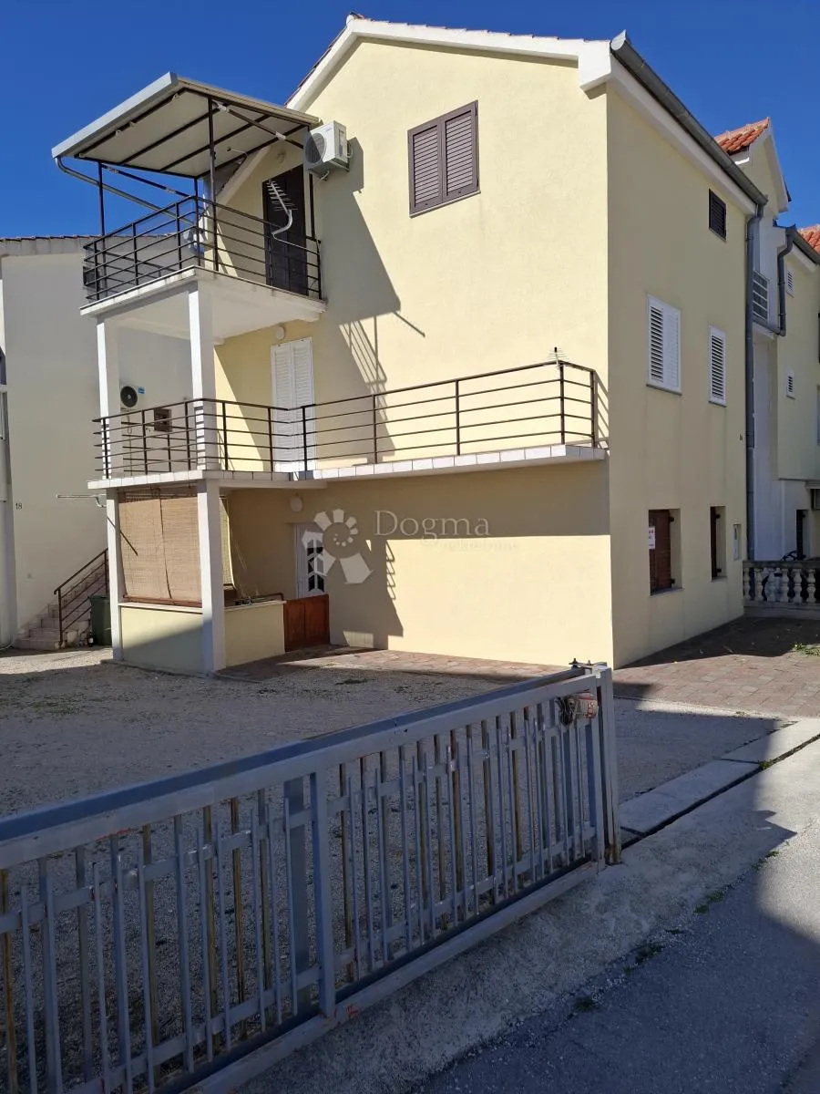 vodice - apartman u prizemlju - slika 7