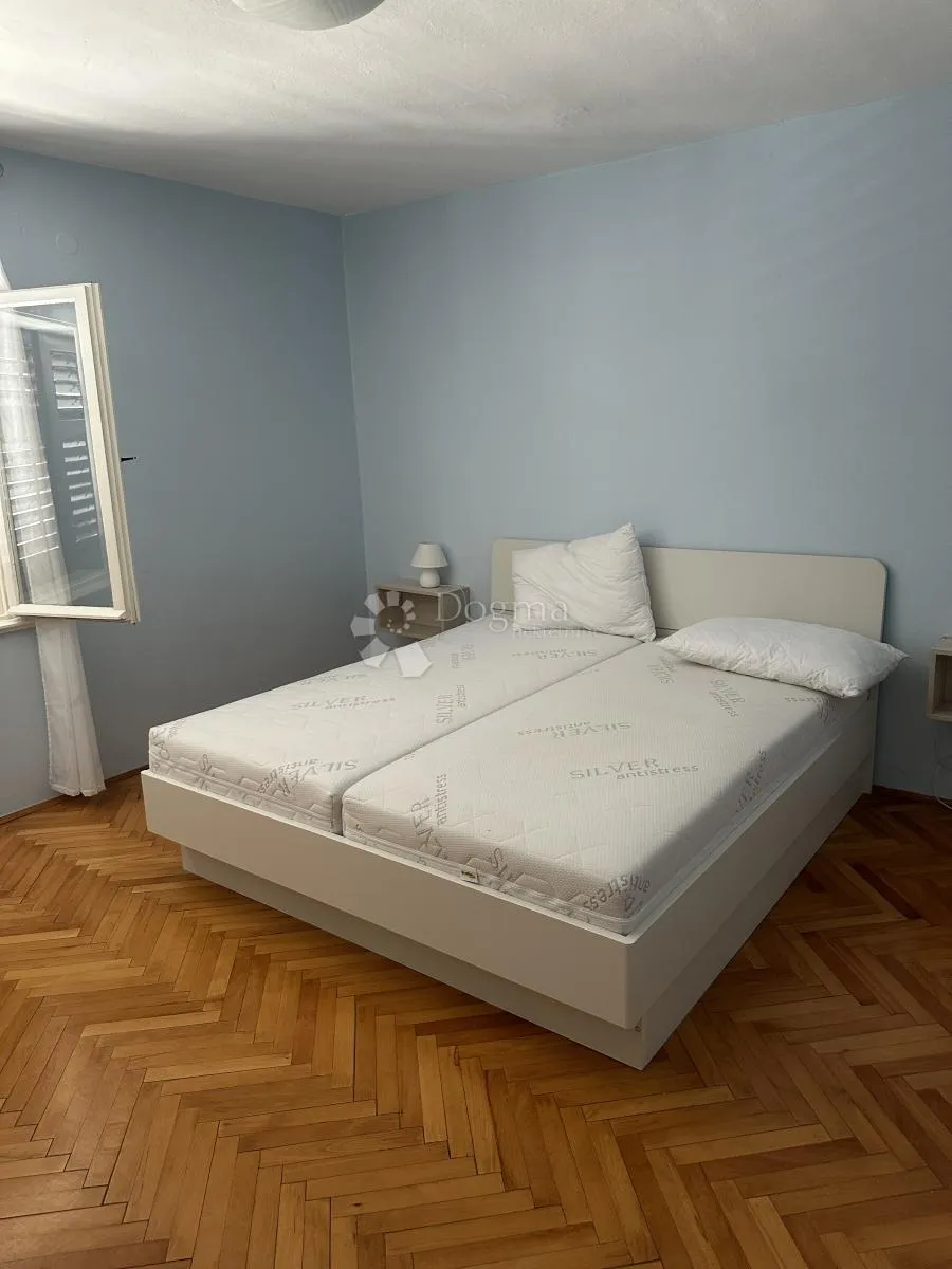 kuća s velikim potencijalom, prvi red do mora, tisno - slika 10