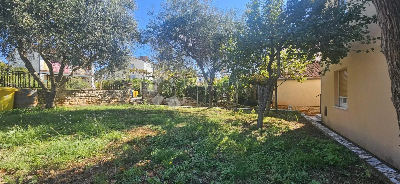 kuća sa 3 stana - slika 51