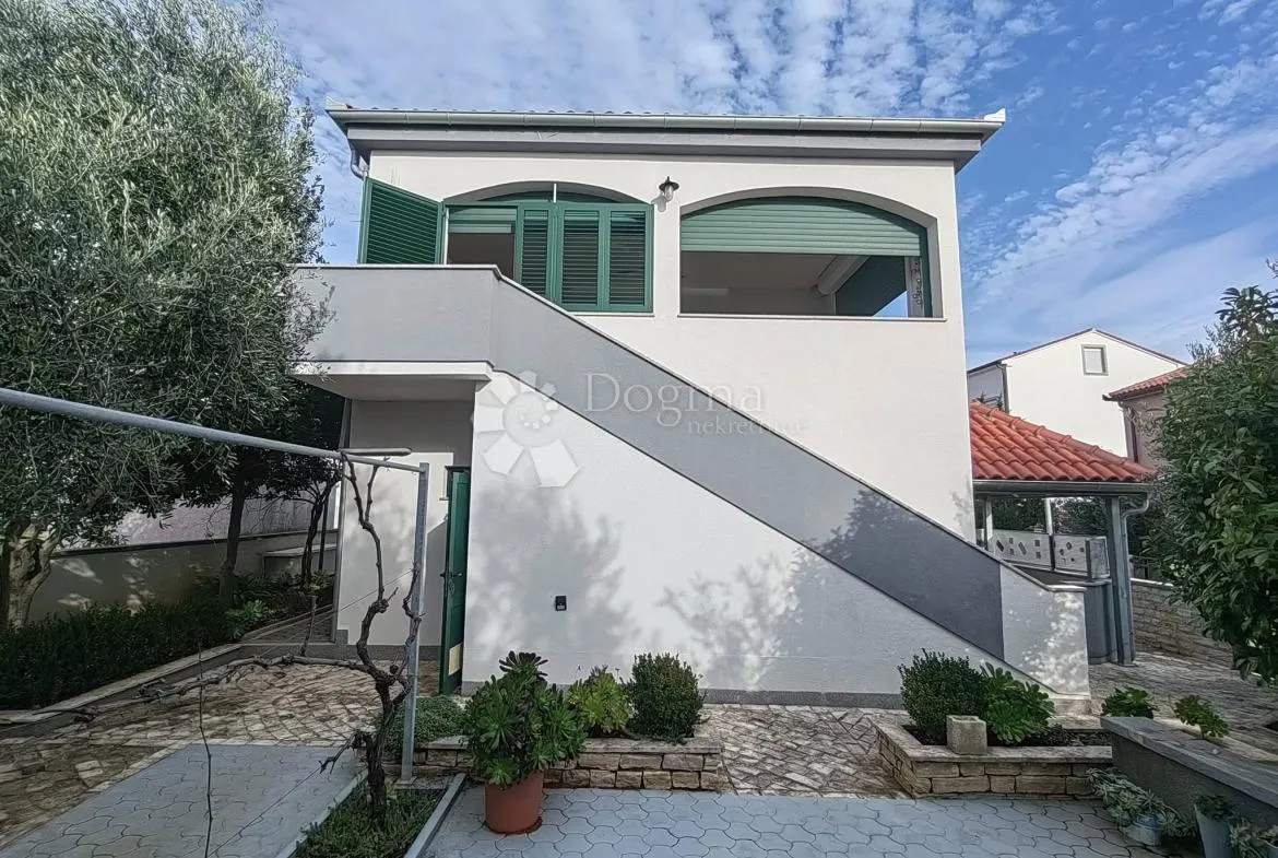 prodaje se apartmanska kuća na otoku viru!! - slika 4