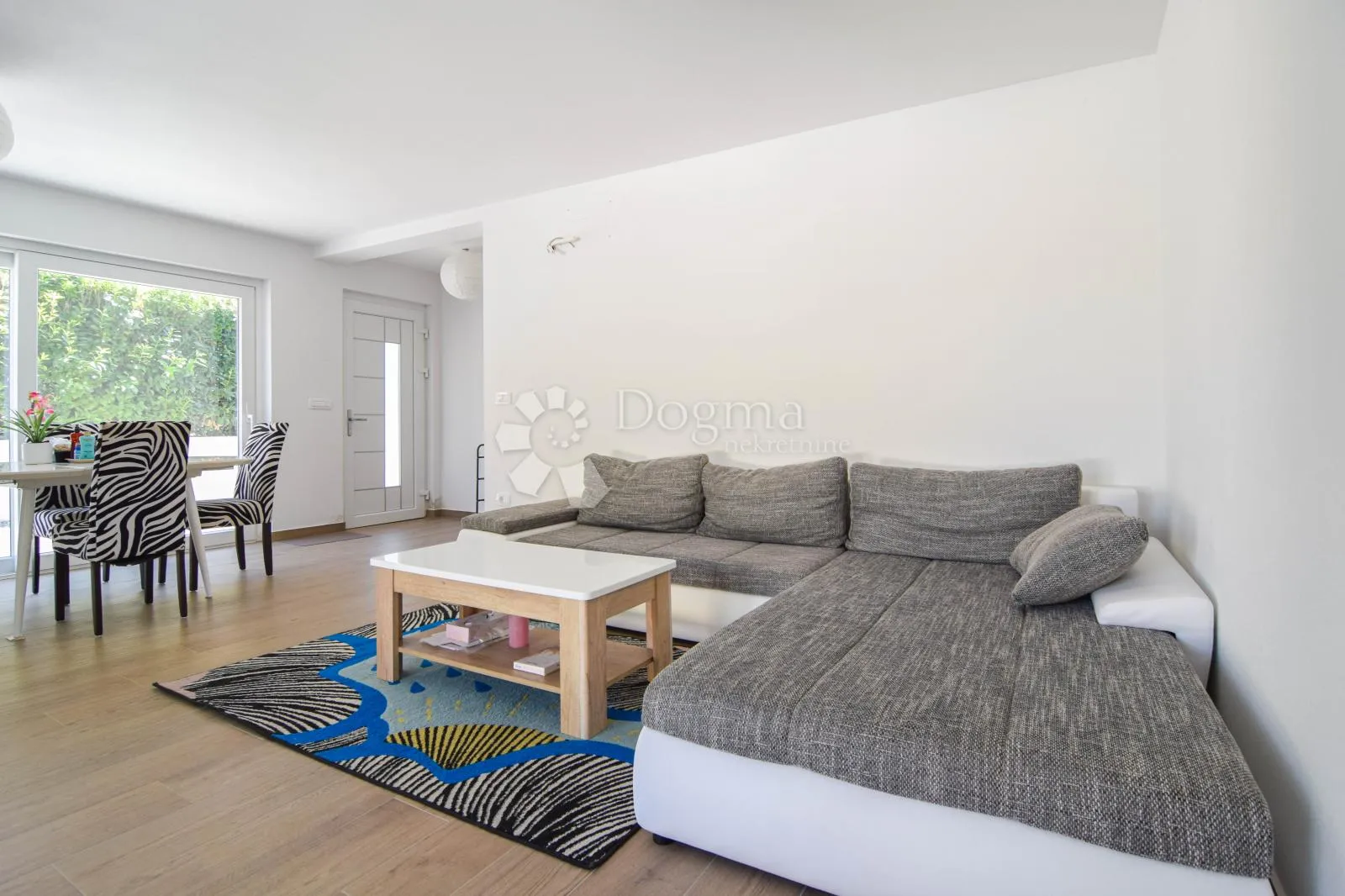 novigrad, moderna dvojna vila s bazenom i 3 spavaće sobe - slika 6