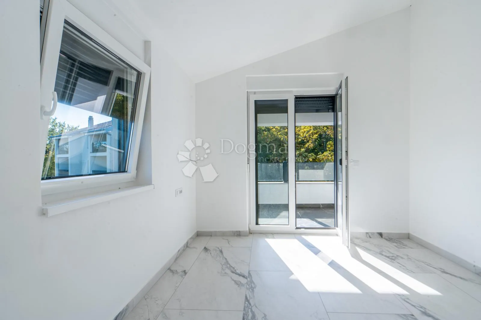 apartman - novogradnja - izuzetno mirna lokacija - slika 4