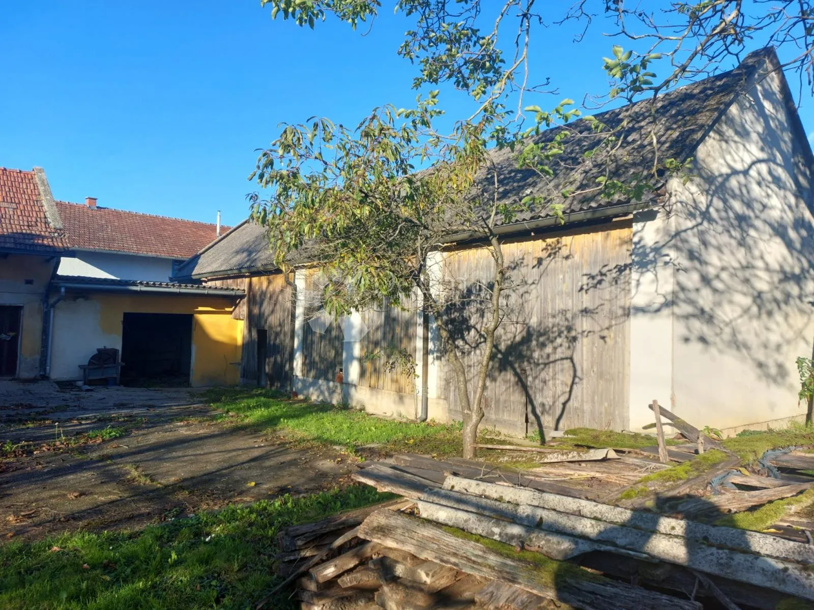 prostrana kuća s velikim dvorištem i zemljištem - sv.ivan žabno - slika 6